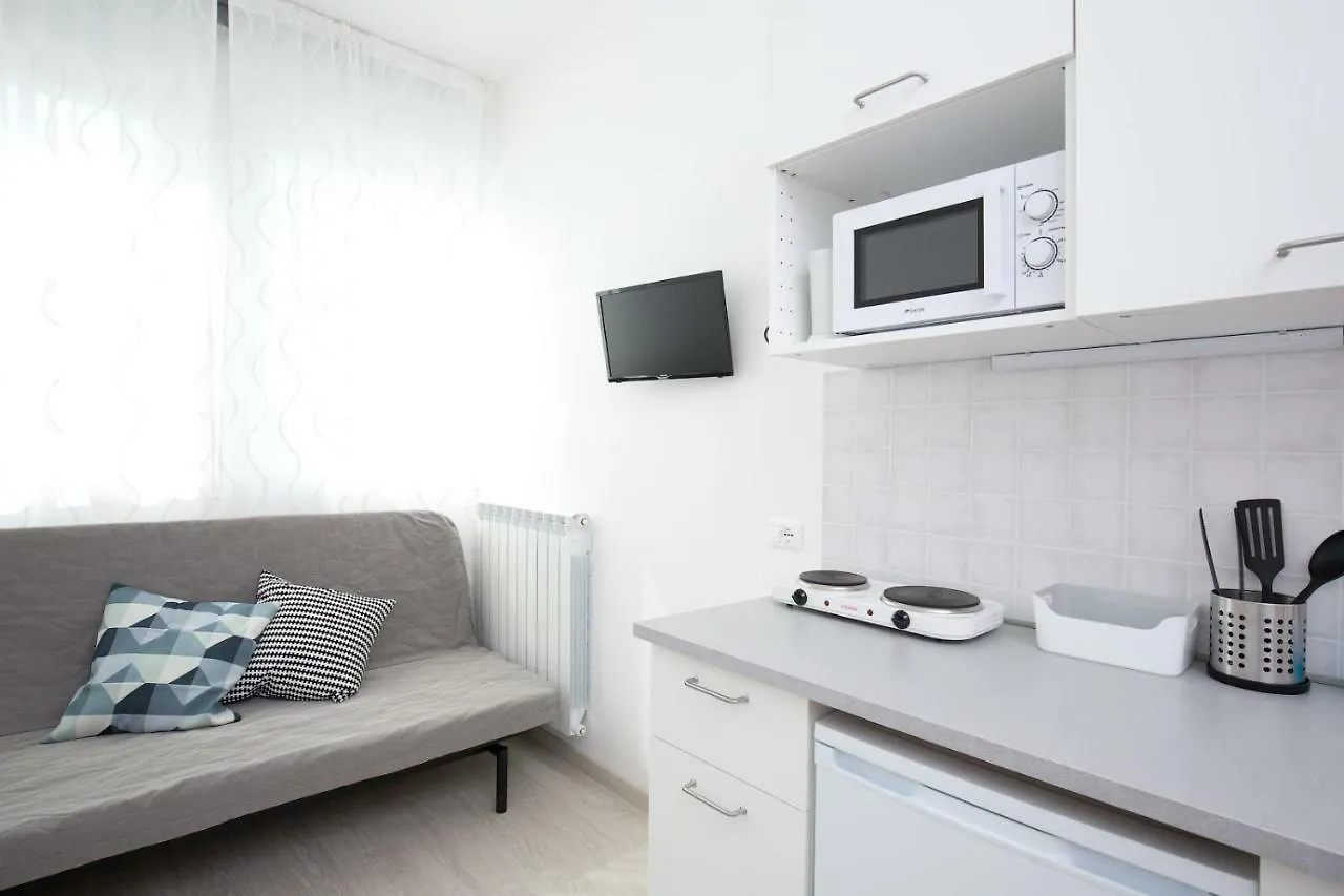Rimini Youth Apartment 0*,
