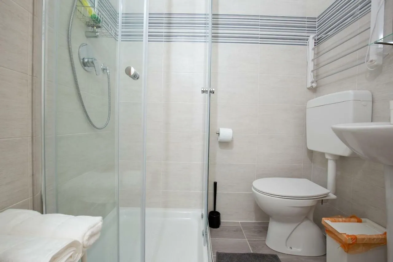 Rimini Youth Apartment 0*,
